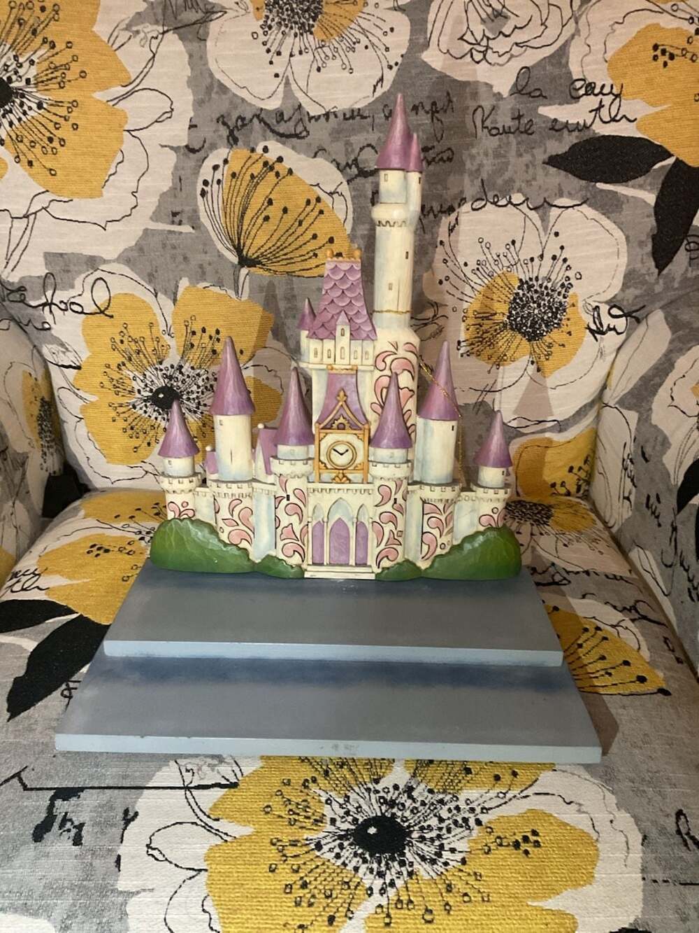 Jim Shore Disney Princess Love Theme Castle Display with Base Enesco 4015342